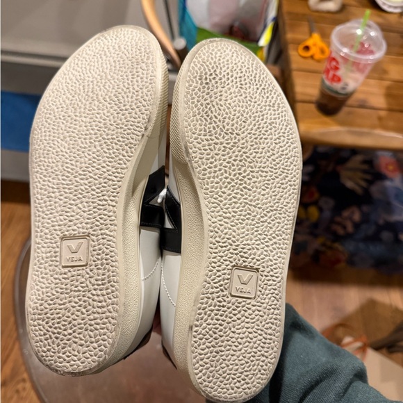 EUC Veja White Sneakers with Black Accents EU size 36 US size 5 - Picture 5 of 6